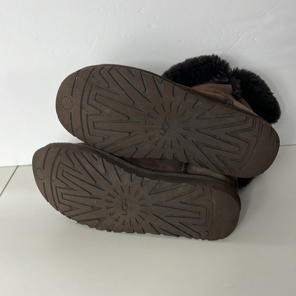 UGG Chocolate Brown Bailey Button Boot Size Women's 6 - Picture 6 of 8